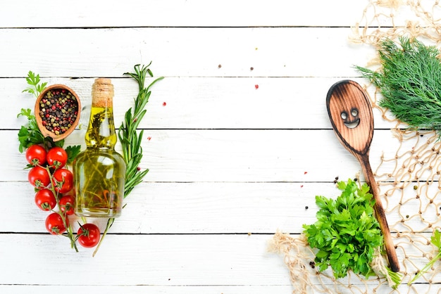 Čerstvé ingrediencie na drevenom stole